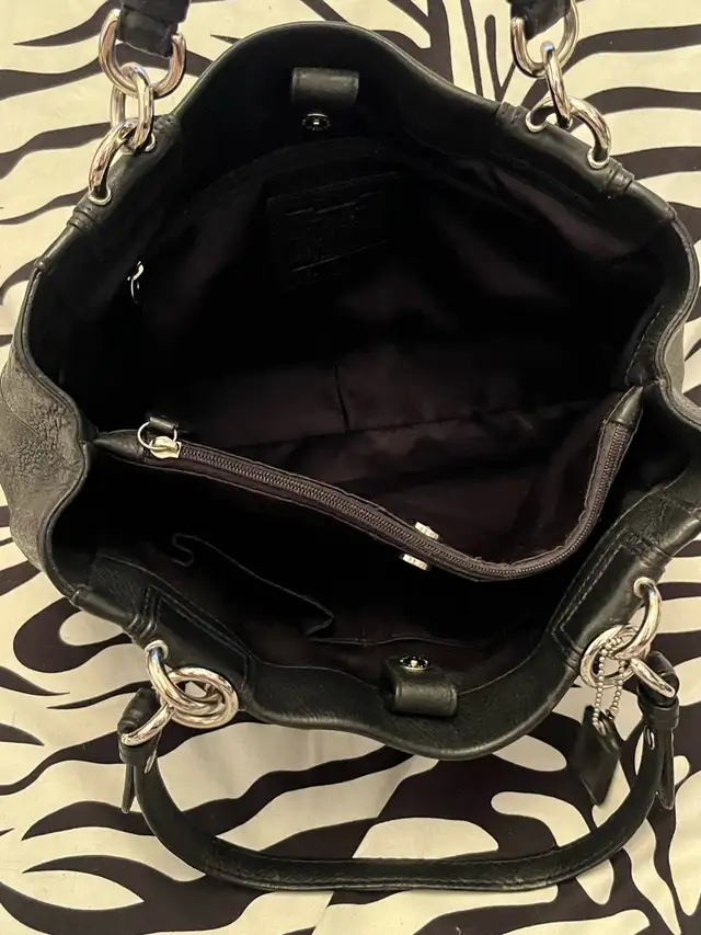 Vintage Coach Black Genuine Leather Penelope Bag in Women's - Bags & Wallets in City of Toronto - Image 9