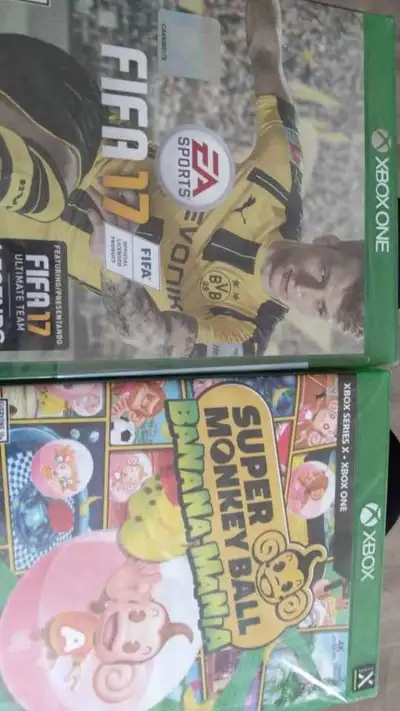Jeux xbox one FIFA 17 super Monkey Ball banana mania 15$ chaque