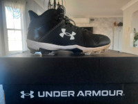 Under Armour Mid Leadoff cleats