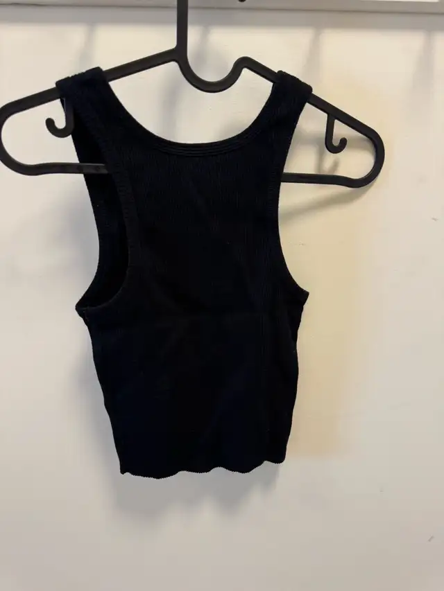 Urban Outfitters Women’s Short tank top Black Size S in Women's - Tops & Outerwear in City of Toronto - Image 4