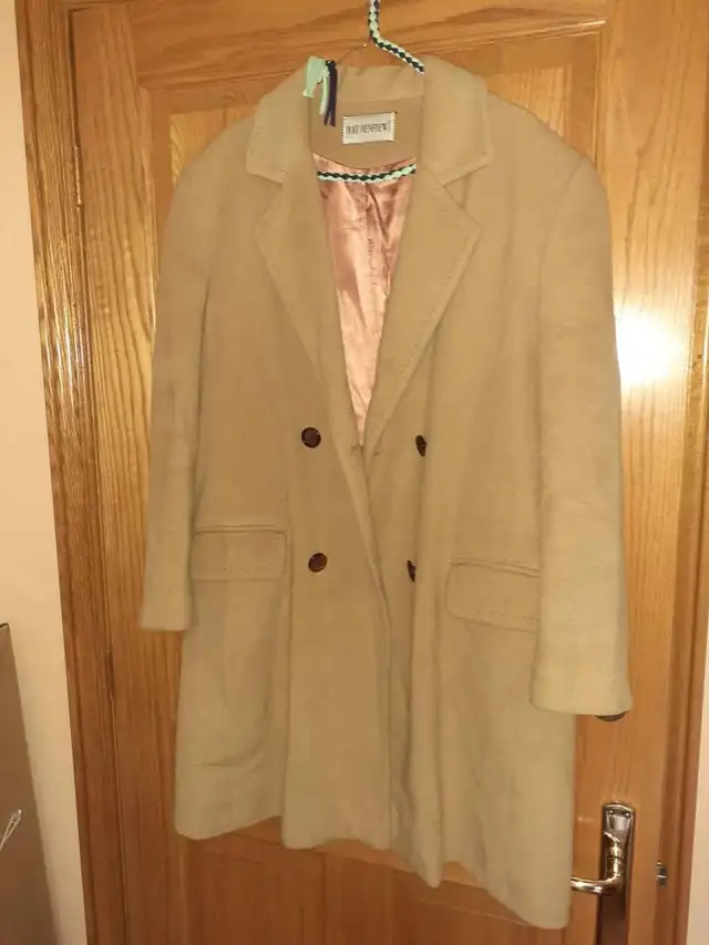 Fur coat/ manteau de fourrure - Holt Renfrew in Women's - Tops & Outerwear in Laval / North Shore - Image 2