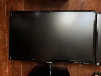 I have for sale two (2) Samsung Computer Monitors I bought these from Memory Express with my compute...
