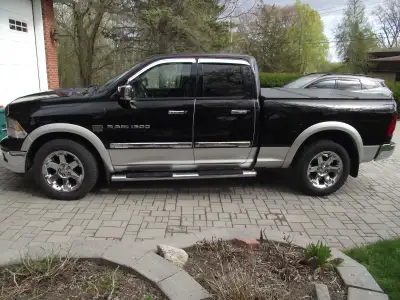 Dodge ram 1500 Laramie with all options:" open to reasonable offers" NO rust on truck 5.7L V8 HEMI 2...