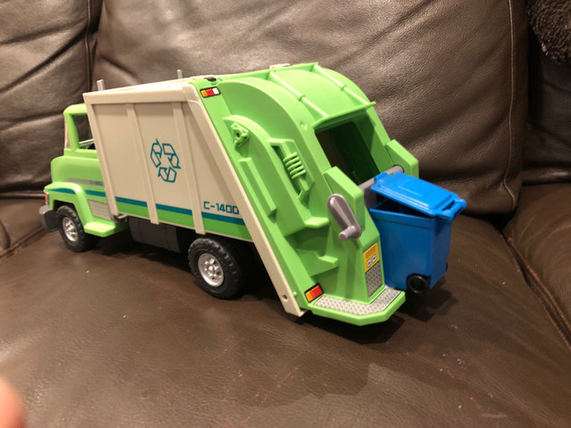 Play mobile Garbage Truck - Set 5938 in Toys in Edmonton - Image 2