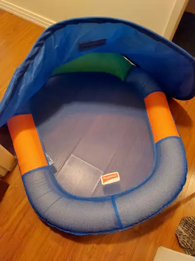 Comes with carrying case. Never used. For babies or very young children to use in water to float. Th...