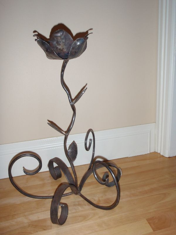 Metal Flower Candle Holder  (handmade locally) in Home Décor & Accents in Moncton - Image 2