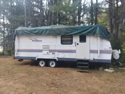 All appliances work. Will need a new roof liner and ceiling repair.. shown in picture Front left roo...