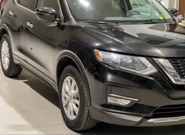  2018 Nissan  rogue AWD Beautiful in Cars & Trucks in Winnipeg - Image 5