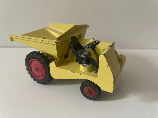 Camion benne vintage Dinky Toys 962 Muir Hill en métal moulé in Arts & Collectibles in Saint-Jean-sur-Richelieu - Image 2