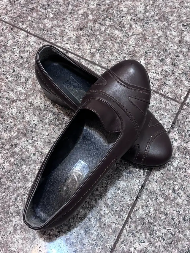 Brown Shoes size 37, 7 in Women's - Shoes in Kitchener / Waterloo - Image 5
