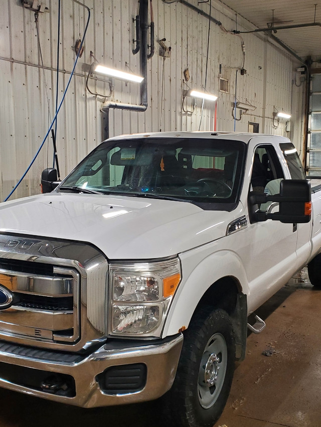 2011 F 350 Super Duty  Ext. Cab  in Cars & Trucks in Lethbridge - Image 2