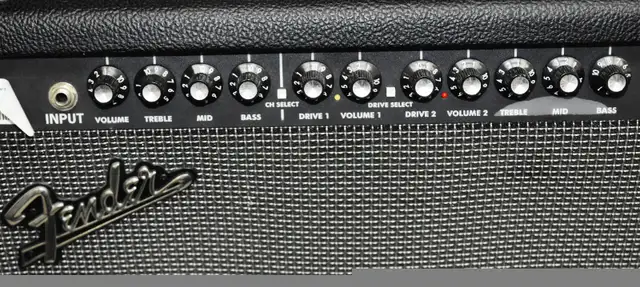 Fender Stage 1600 2-Channel 160-Watt 2x12 Solid State Guitar Amp in Amps & Pedals in Peterborough - Image 4