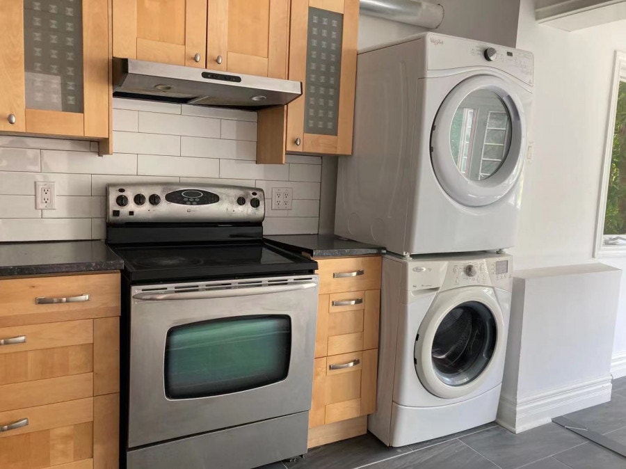 RENOVATED 5½ SPECIOUS  |1-MIN WALK TO SNOWDON METRO & QUEEN MARY — photo 1