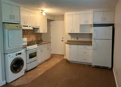À louer – 3½ au sous-sol – 795 $/mois – Disponible le 1er septembre Visite sur appel . 819 943 5408...