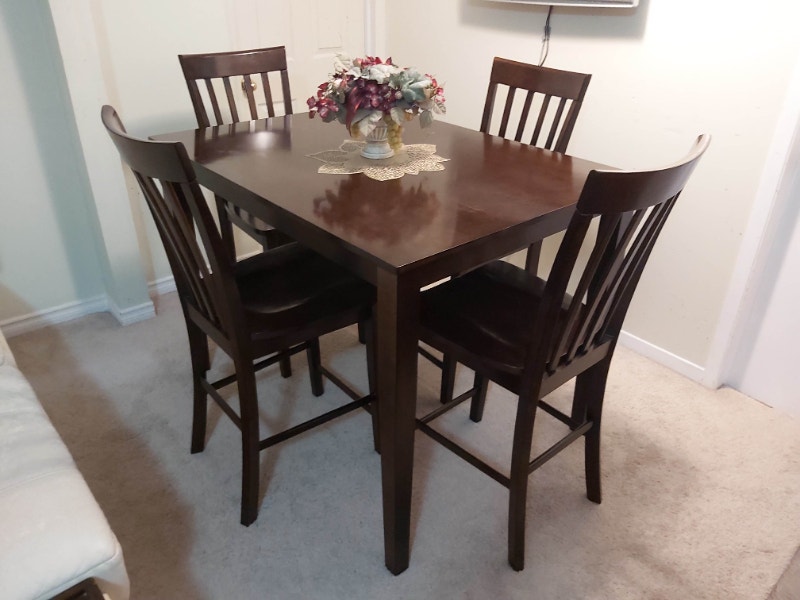 Rectangular Dining/Counter Table and 4 Dining/Counter Stools Dining