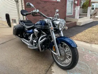 2010 Yamaha Roadliner S touring cruiser runs great retro styling Lots of chrome V twin 1900 cc engin...