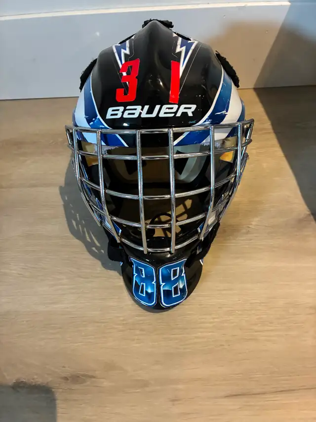 Goalie Pads, Blocker , left handed mitt and a Goalie mask in Hockey in Laval / North Shore - Image 2