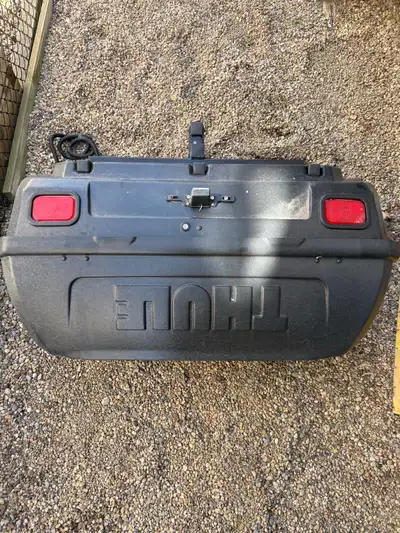 Thule cargo box for hitch platform. It is used, no damage. * Storage capacity- 368L * 48.5 x 23.5 x...