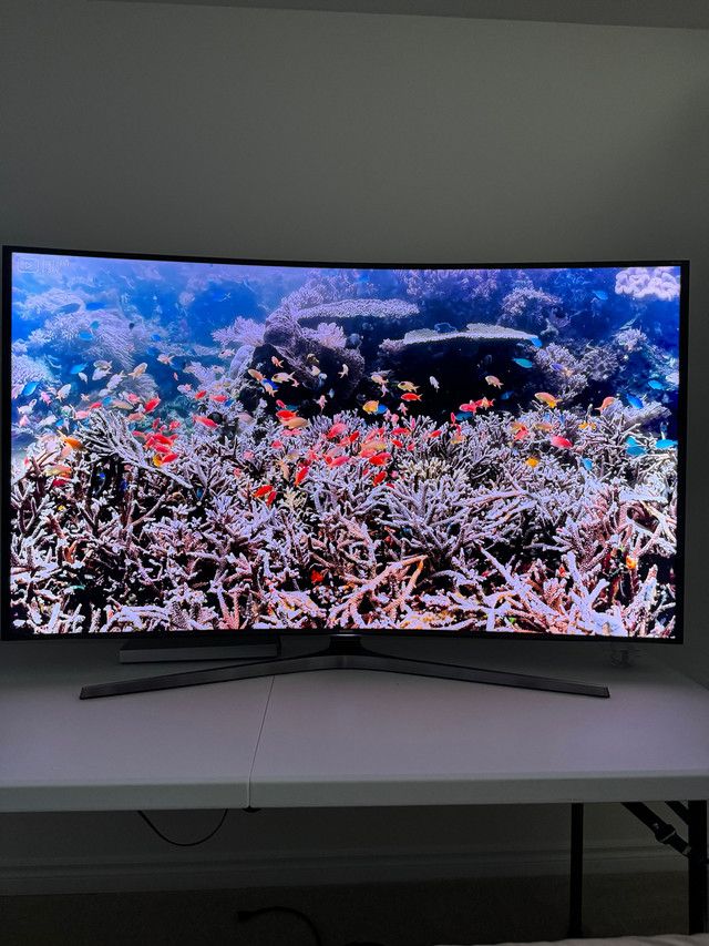 Samsung 65 inch Curved 4K TV in TVs in Belleville - Image 2
