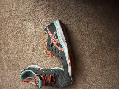 Step up your fitness game with these Asics Gel Fit Sana Women's Training Shoes. Designed for comfort...