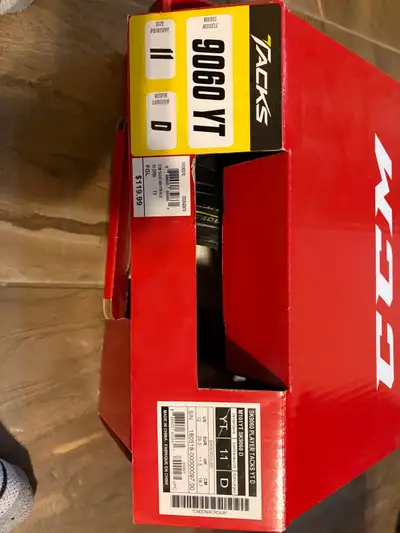 CCM Tacks 9060 YT Skates Size 11, View more