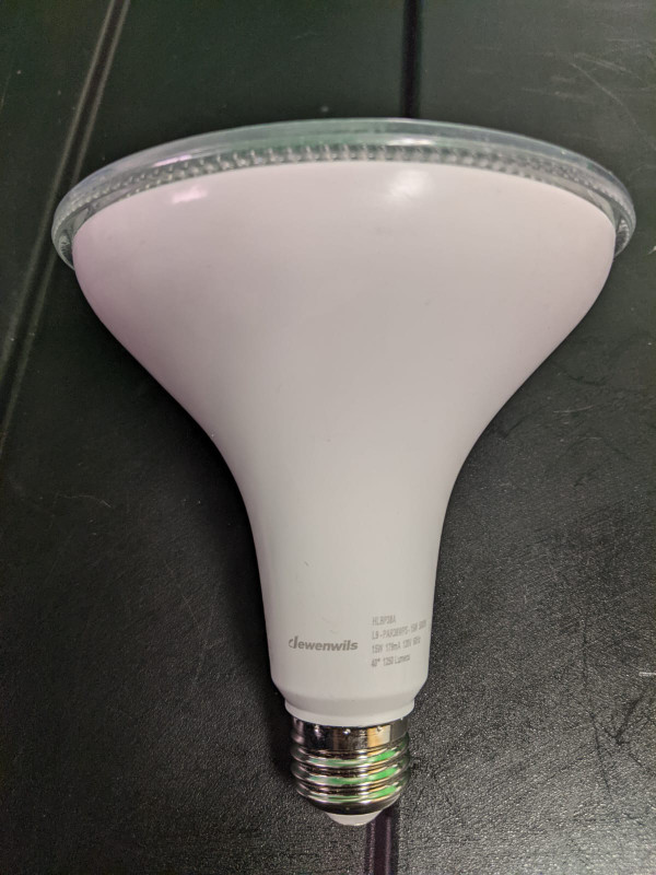 4-Pack PAR38 LED Bulb, Dusk to Dawn Sensor 1250 Lumen 15W in Outdoor Lighting in Barrie - Image 4
