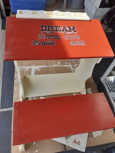 This kids desk is perfect for study or creative projects! In good condition, it's ready for a new ho...