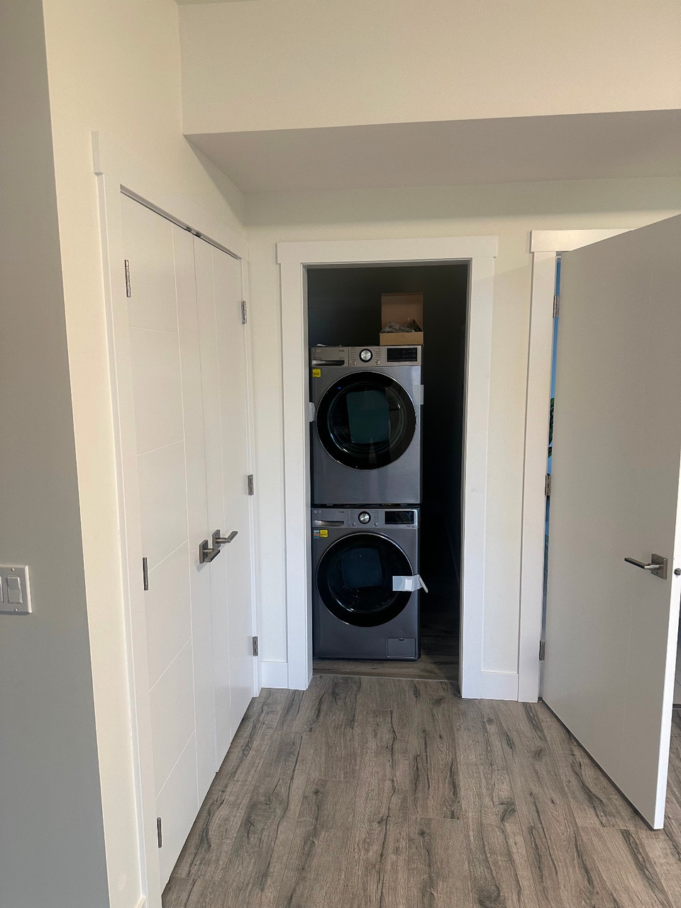 2 bedroom 1  bath Ground-Level Suite for Rent. 4