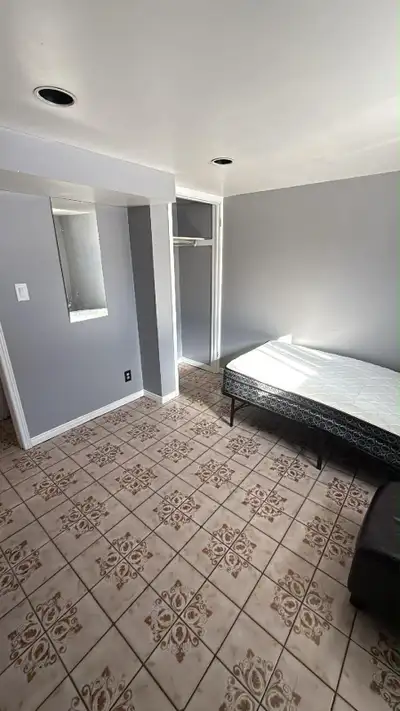 Bright, clean room available February 1st in a well-kept home just off Portsmouth Avenue, only minut...