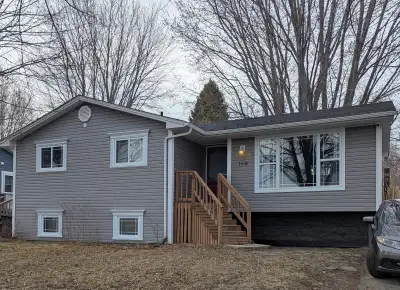 3 bedroom apartment for rent in quiet neighbourhood. Upstairs unit of house. Includes: Heat/lights/w...