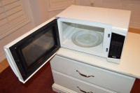 Danby 0.7 cu. ft. Microwave Oven - Model DMW799W - Like New