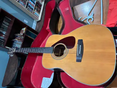 Acoustic Guitar Yamaha, View more