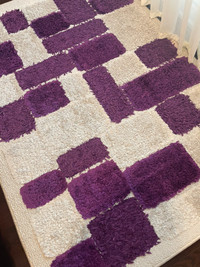 Purple and white modern carpet/rug