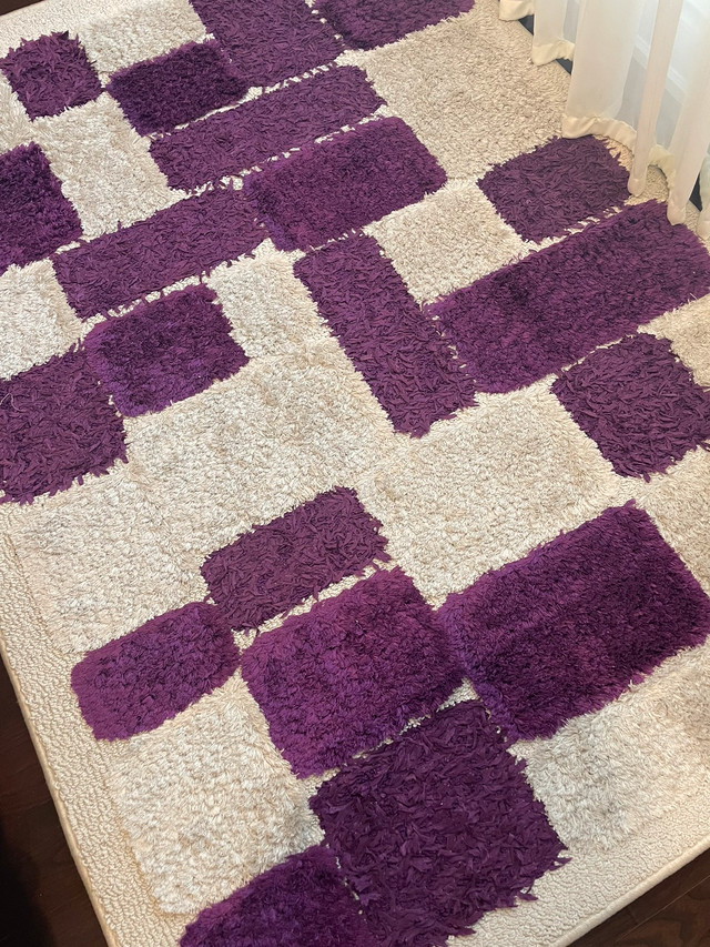 Purple and white modern carpet/rug in Rugs, Carpets & Runners in Mississauga / Peel Region