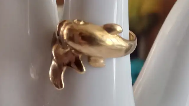 SOLD..10K GOLD DOLPHIN RING in Jewellery & Watches in Barrie - Image 2