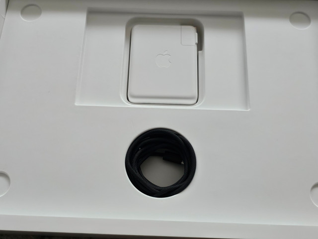 16 Inches MacBook Pro M3 Max 48 GB RAM 1 TB - Receipt in Laptops in City of Toronto - Image 4