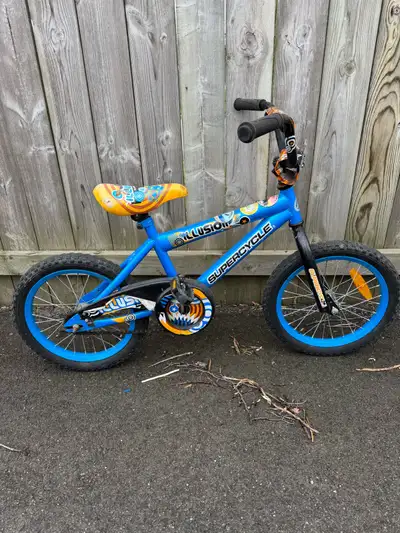 This Supercycle Illusion kids bike is a 16-inch ride perfect for young adventurers. It's in used con...