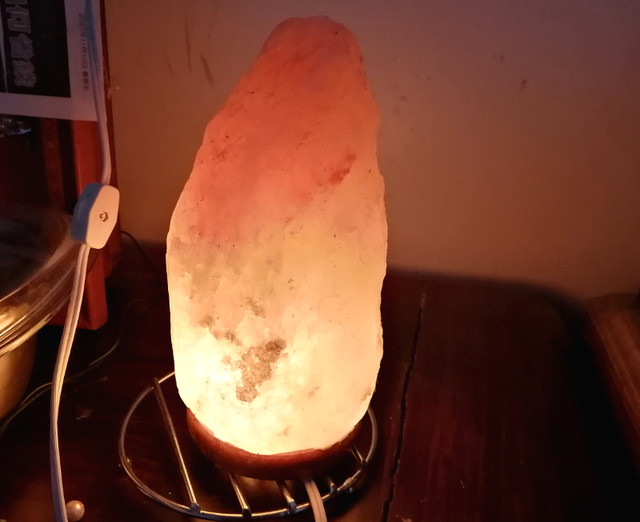 Alabaster stone electric lamp 9" tall in Indoor Lighting & Fans in Mississauga / Peel Region - Image 2