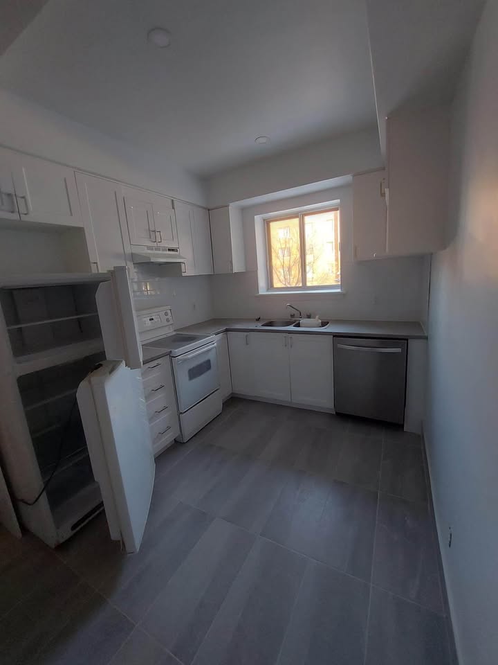Grand 4 et 1/2 au 2180 Van Horne — photo 3