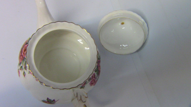 Royal Albert Centennial Rose Tea Service For Six in Arts & Collectibles in City of Toronto - Image 2