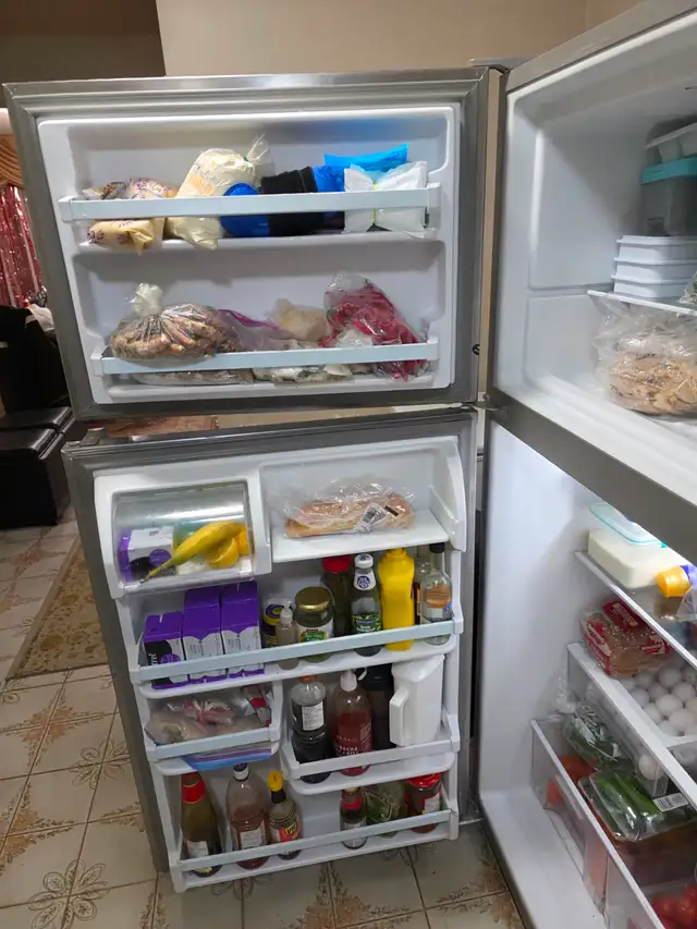 Whirlpool 30" Stainless Steel Fridge - Excellent Condition! in Refrigerators in City of Toronto - Image 5