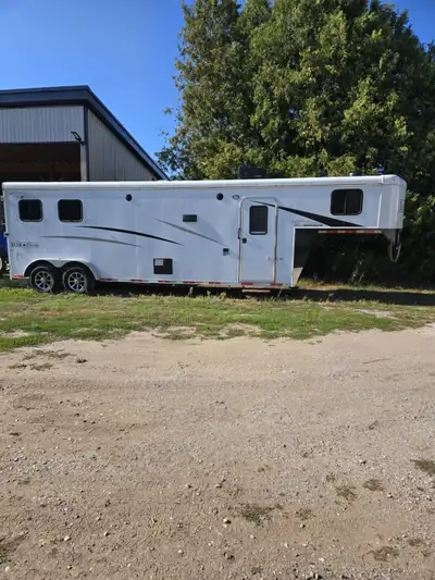 Bison Trailhand 2 horse slant, 7’6” tall, 7 wide, 7600 lbs. trailer has been lightly used ( 6 times)...
