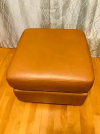 100% full grain leather footstool 24x24   in perfect condition 