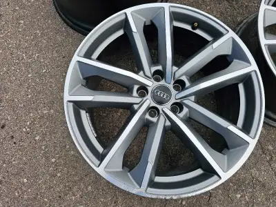 Set of 4 original 19" Audi A5, S5 SPORTBACK rims in good shape. No bend, no cracks, some curb rash (...