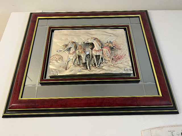 Framed bas-relief sculpture HORSES SILVER & GOLD 64"X56" dans Art et objets de collection  à Longueuil/Rive Sud