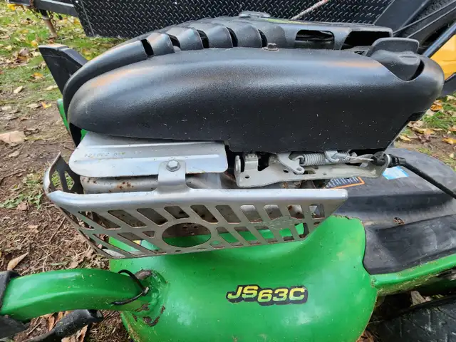 John Deere Commercial Self Propelled Zero Turn Lawnmower 6.75 HP in Lawnmowers & Leaf Blowers in Windsor Region - Image 9