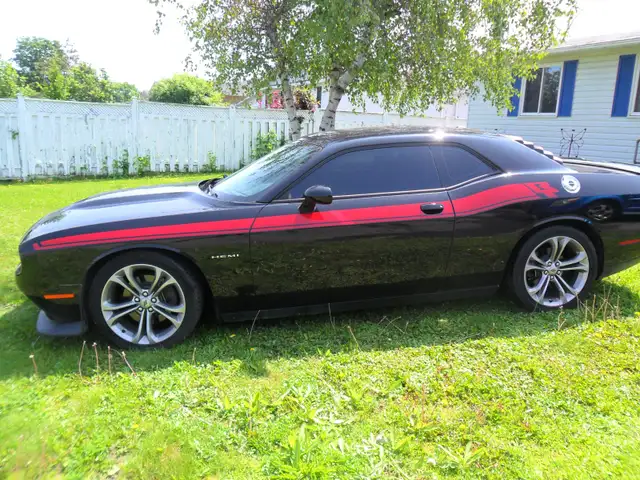2020 dodge challenger r/t hemi 5.7 in Cars & Trucks in Ottawa - Image 2