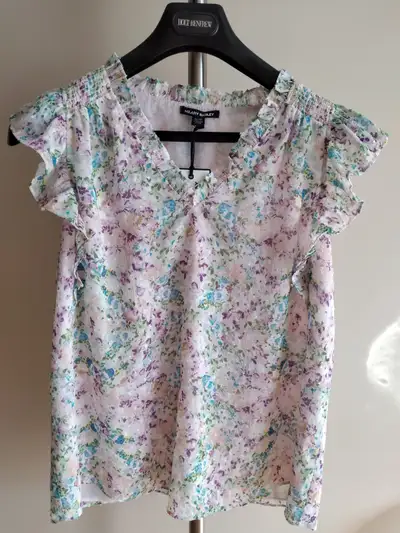 New with tag Size M Measurements laying flat: armpit to armpit about 20 inches Full length about 23...