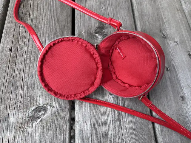 Marc Jacobs 4” Mini Red Crossbody Purse New in Women's - Bags & Wallets in Barrie - Image 4