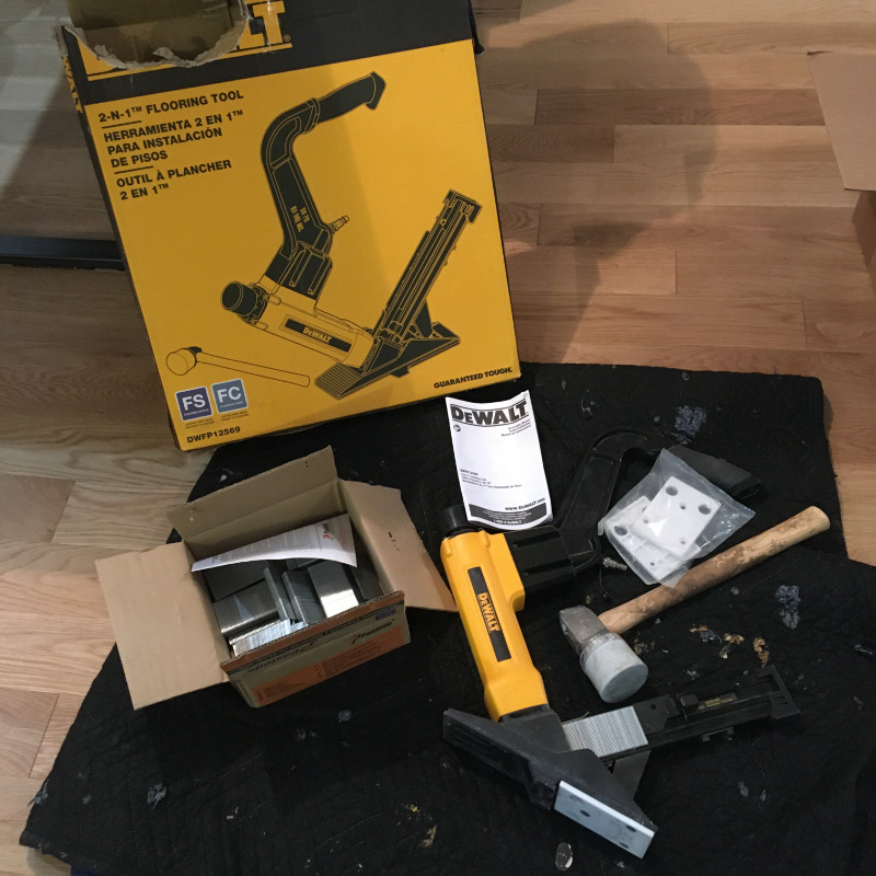 DEWALT DWFP12569 2in1 Outil à Plancher + agrafes + parevapeur